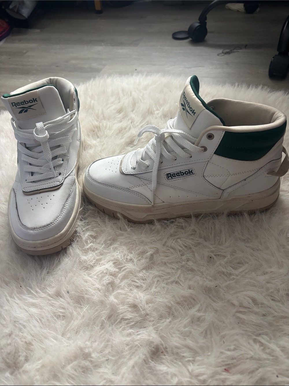 Old school, Reebok White high top Sneakers with Green Trim - Mid-Top Style